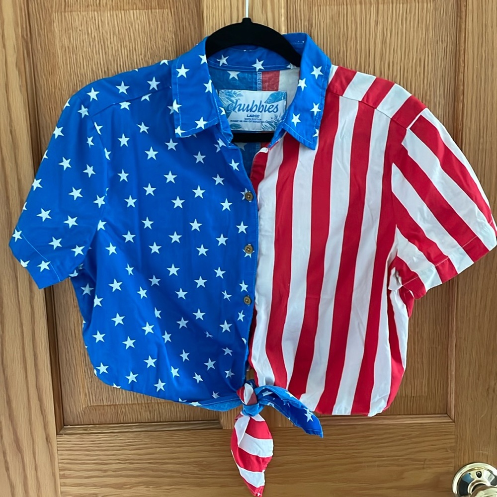 Chubbies Size Large cropped short sleeve shirt w/ knot tie